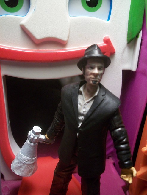 JoeCustoms.com > Figures > Others > Tom Waits